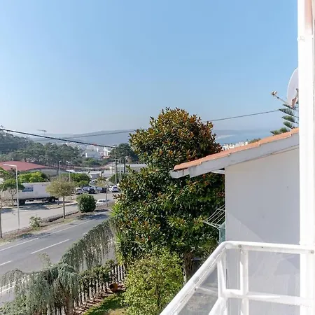 Rodrigues Family House 8 *