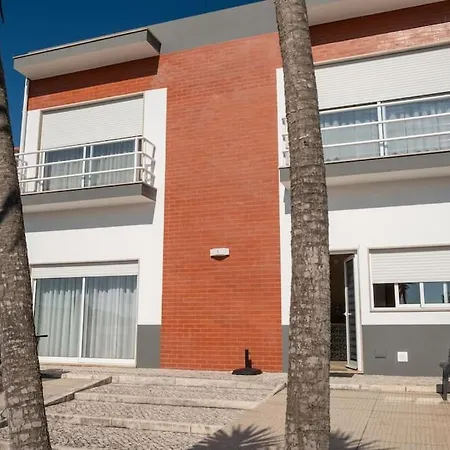 Rodrigues Family House 8 *