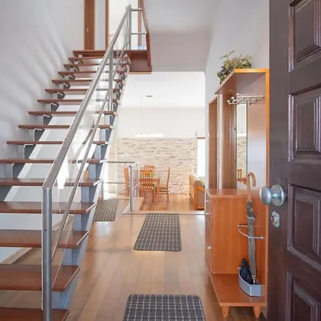 Rodrigues Family House 8 Villa