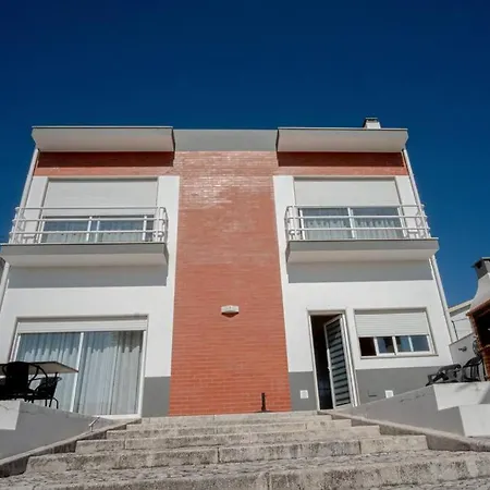 Rodrigues Family House 8 Villa Nazaré